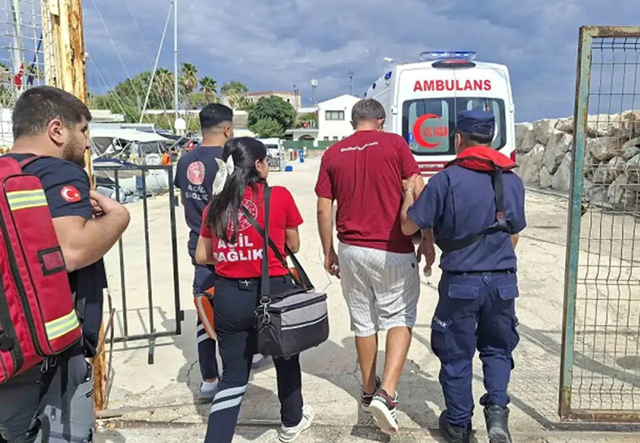 Datça açıklarında deniz üzerinde acil durum: Sahil Güvenlik hastayı karaya yetiştirdi