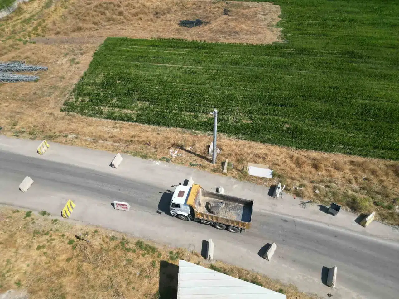 Karşıyaka Mahallesi'nde trafik çilesi: Beton bariyerler sürücüleri isyan ettirdi