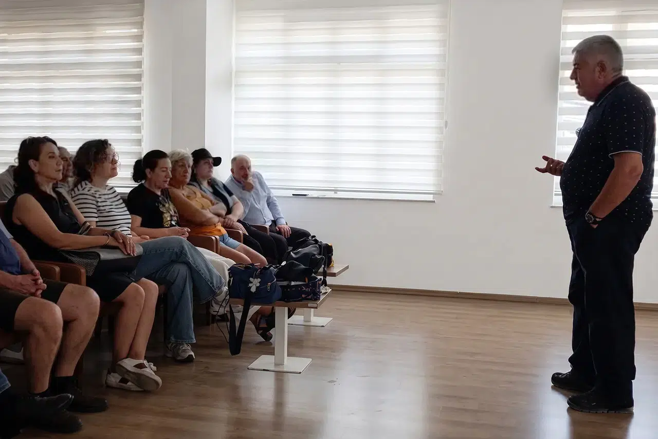 Efeler'de yeni dönem: Yaş almış bireyler için okul kapıları açılıyor