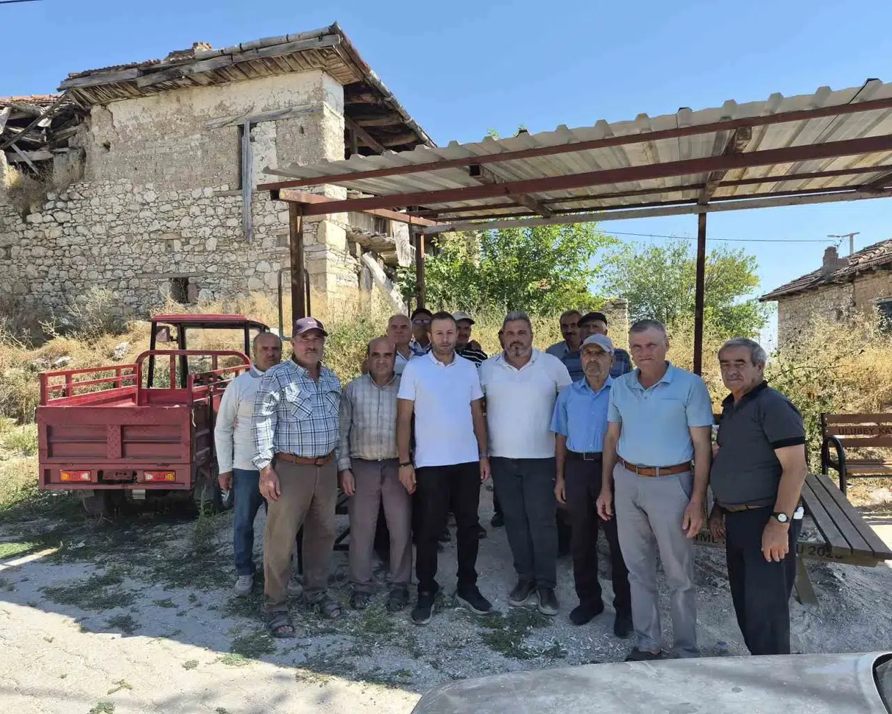 Uşak’ta tarım seferberliği: Uzmanlar tarlada ve ahırda üreticinin yanında
