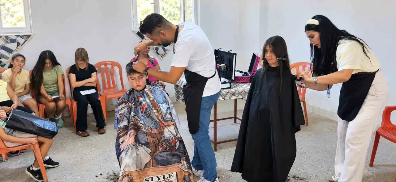 Söke’de miniklerin okul heyecanına belediye dokunuşu: Kuaför ayağına geldi