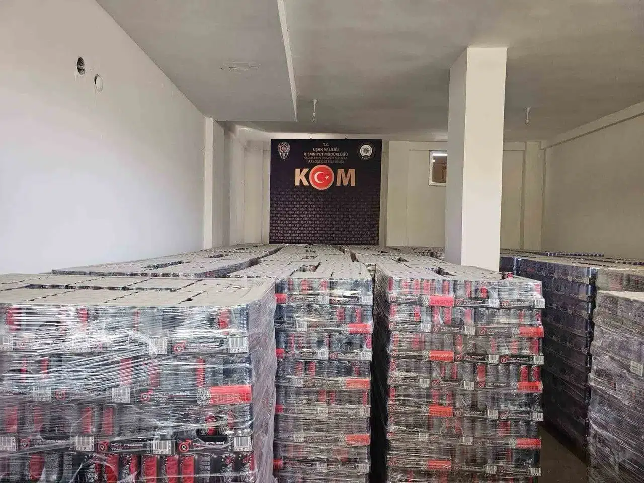 Uşak’ta sağlıksız ürün operasyonu: Depodaki binlerce içecek ele geçirildi