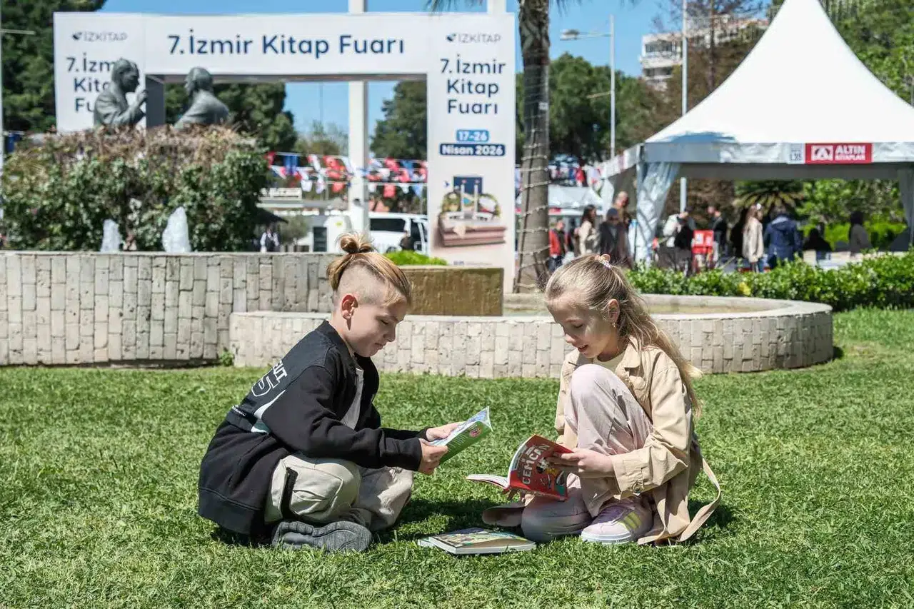 İzmir’de edebiyat rüzgarı: 8. İZKİTAP kapılarını kitapseverlere açıyor
