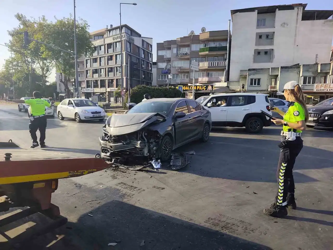 Aydın'da trafik kabusu: Kırmızı ışık ihlali baba ve oğlunu hastanelik etti