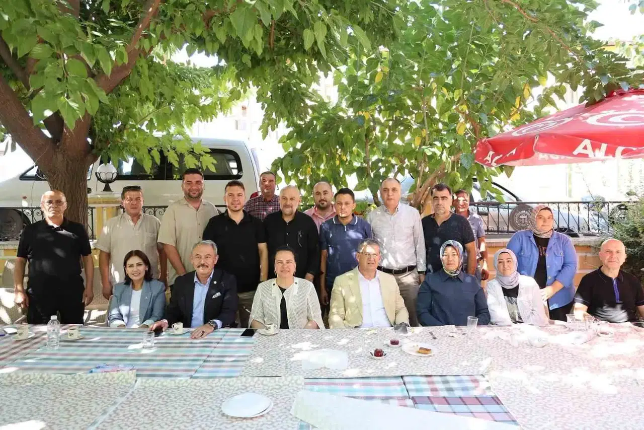 Buldan’da AK Parti rüzgarı: Yeni üyeler rozetlerini taktı, üreticinin sesi Ankara’ya ulaştı