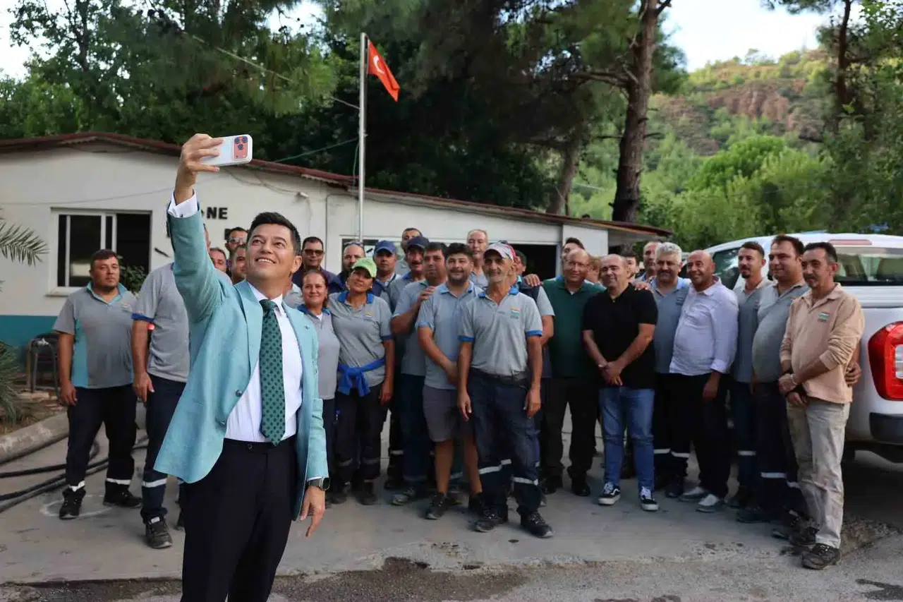 Marmaris'in gizli kahramanlarına Başkan Ünlü'den tatlı sürpriz