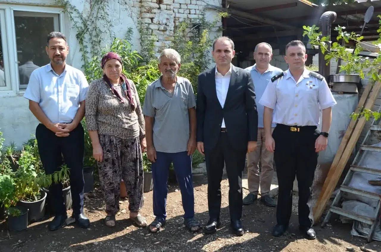 Bayındır’da anlamlı gün: Kaymakam Mete kahramanları evlerinde ziyaret etti
