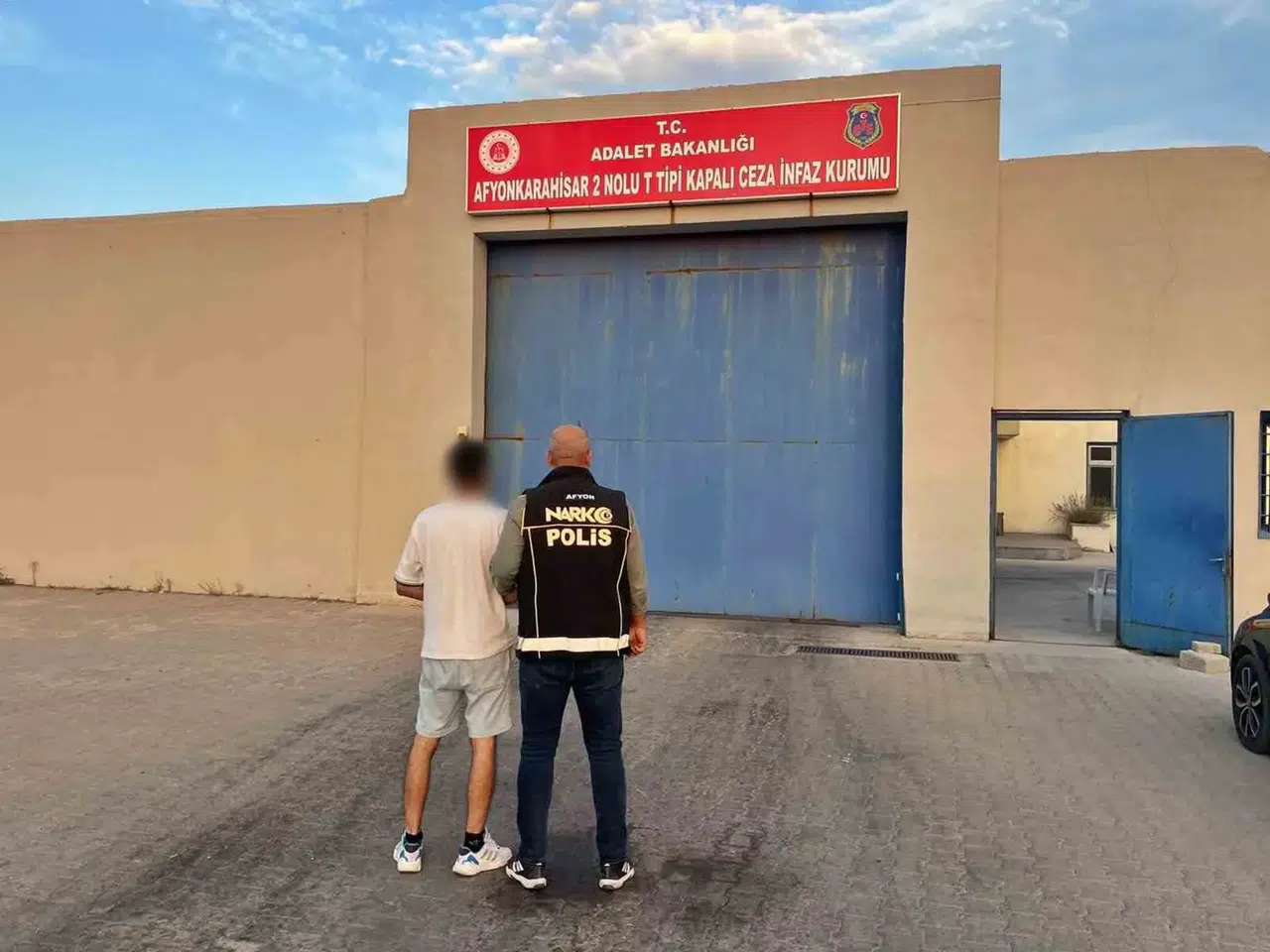 Afyonkarahisar’da zehir tacirine geçit yok: 14 yılı aşkın hapis cezasıyla aranıyordu
