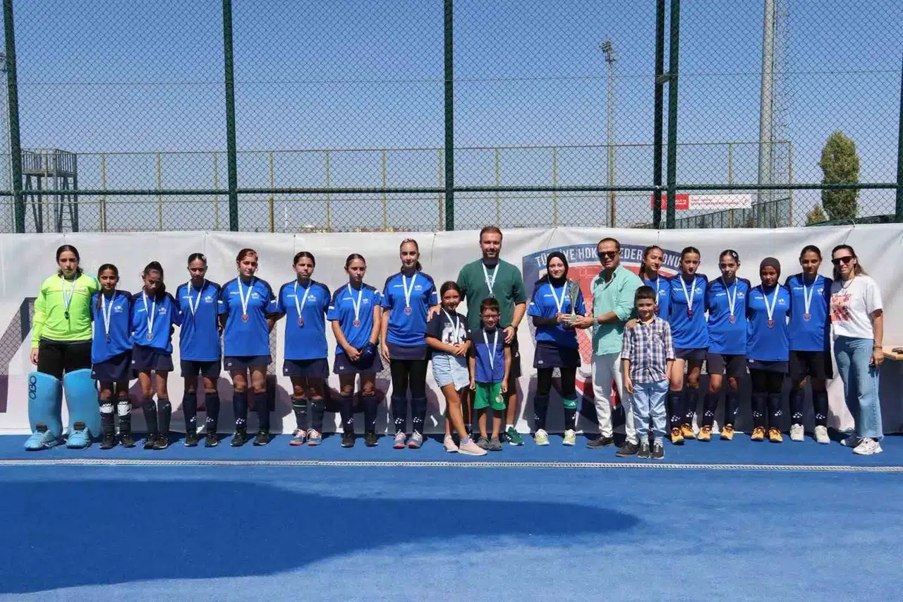 Manisa'nın genç hokeycileri zirveye göz kırptı: 1. Lig bileti geldi
