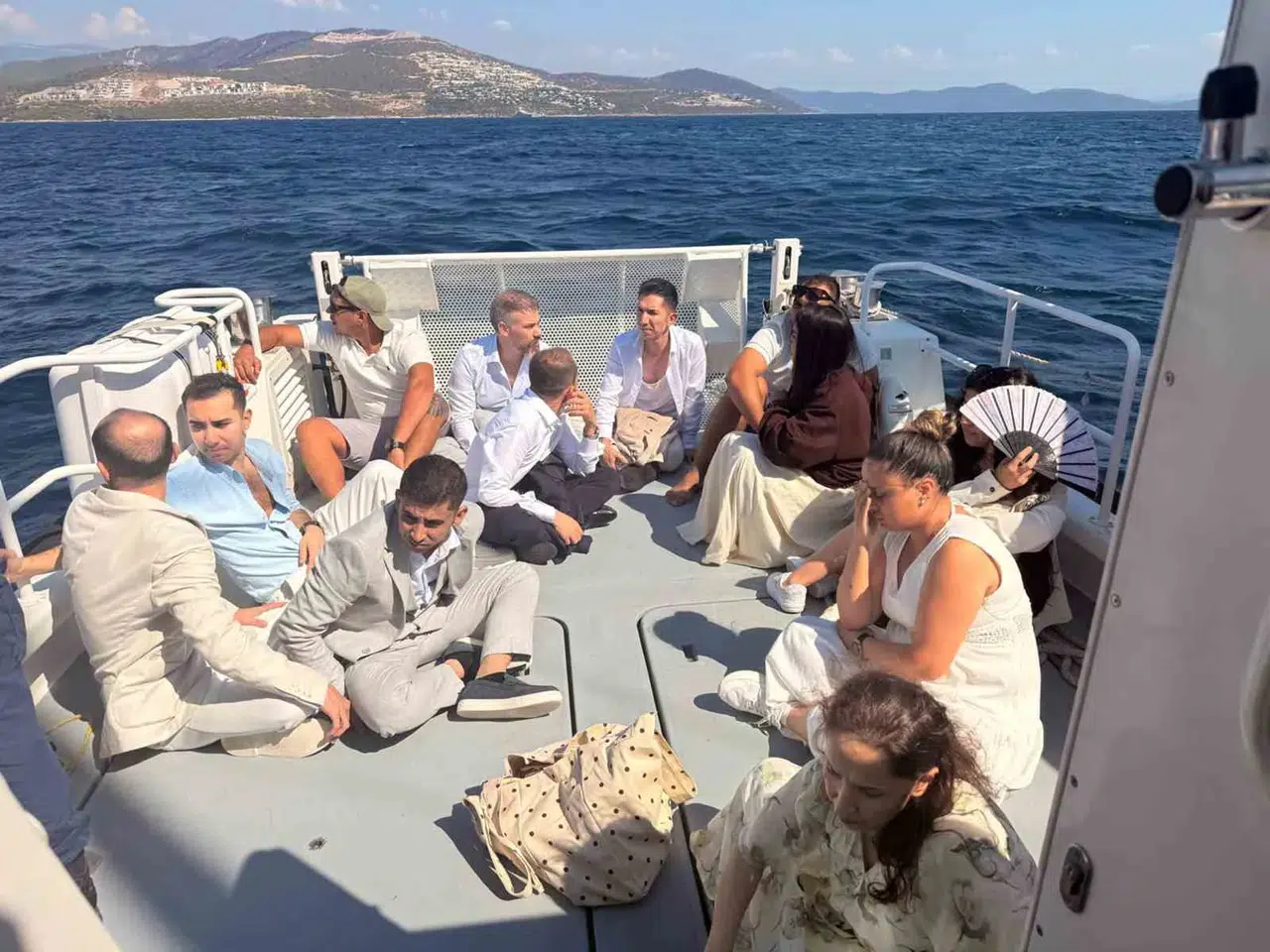 Ege'de yelkenli operasyonu: Kaçak göçmenlerin umut yolculuğu Sahil Güvenlik'e takıldı