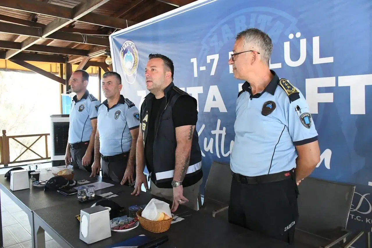 Kuşadası'nın görünmez kahramanları 200 yaşında: Belediye'den zabıta ekibine moral kahvaltısı