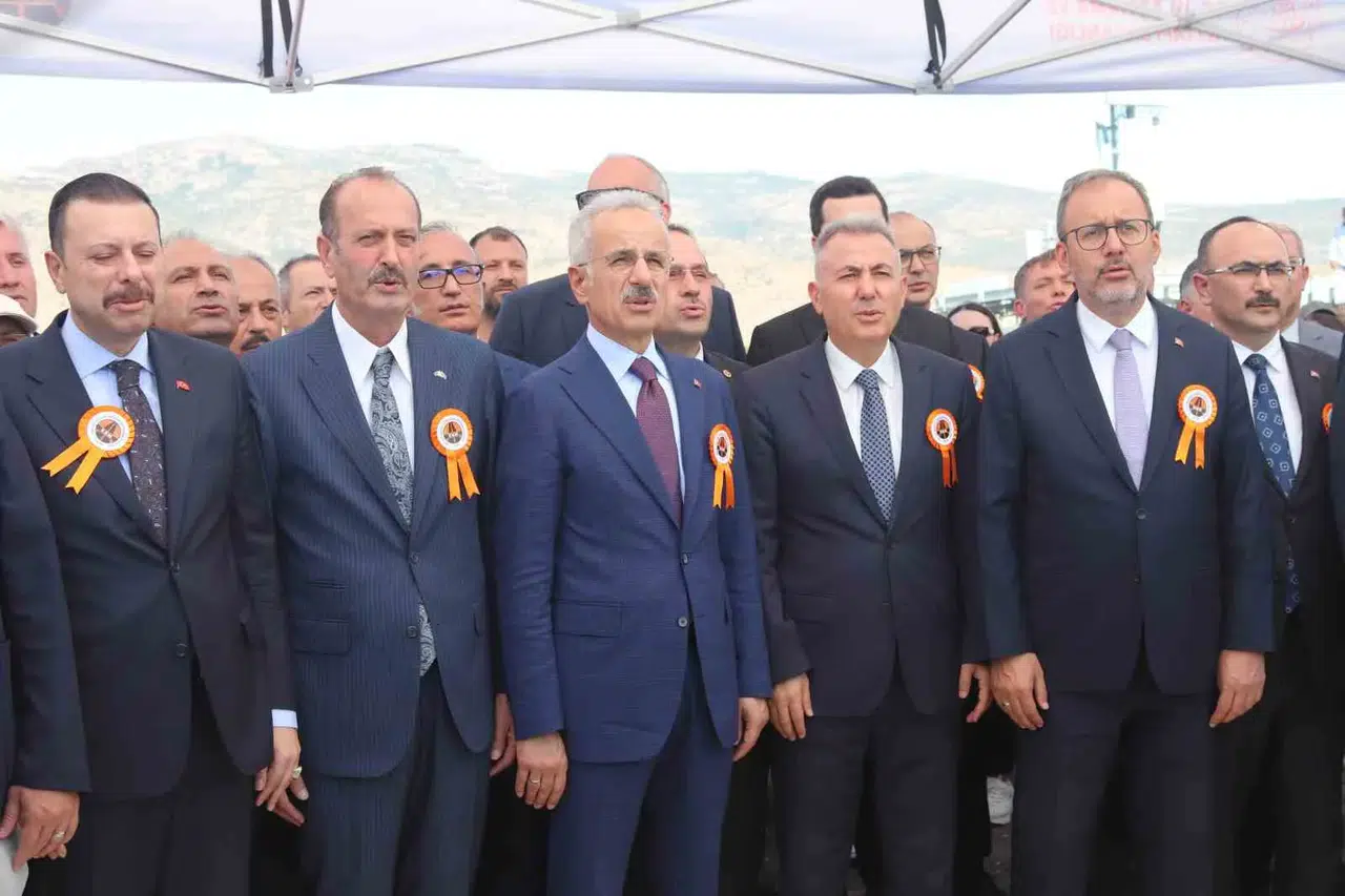 İzmir’de Cumhuriyet mirasına vefa: Tarihi Gediz Köprüsü yeniden hayat buldu