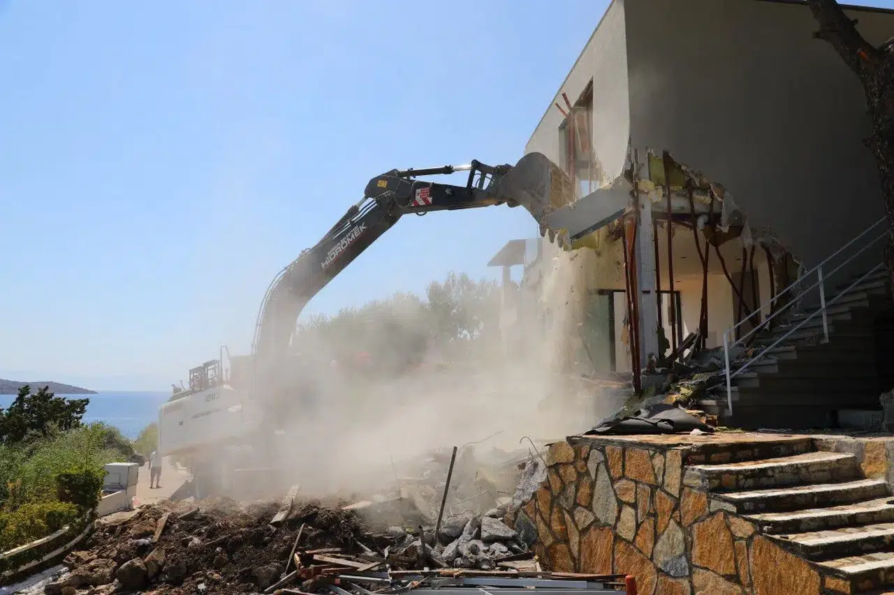 Bodrum’da imar denetimleri tavizsiz sürüyor: 74 kaçak yapı için yıkım kararı uygulandı