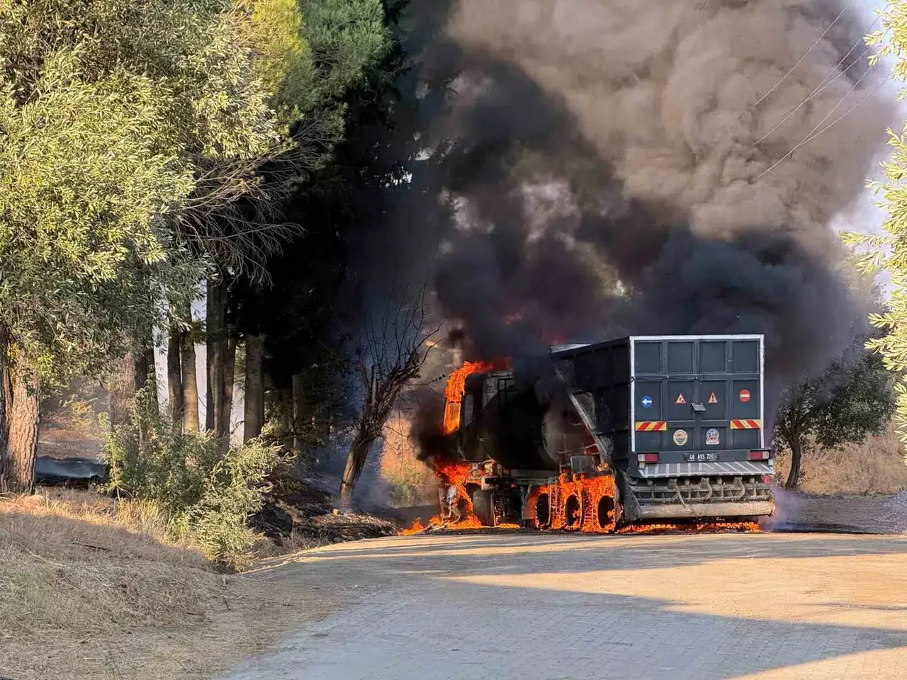 Dalaman yolunda alevli kabus: Belediye aracı hurdaya döndü