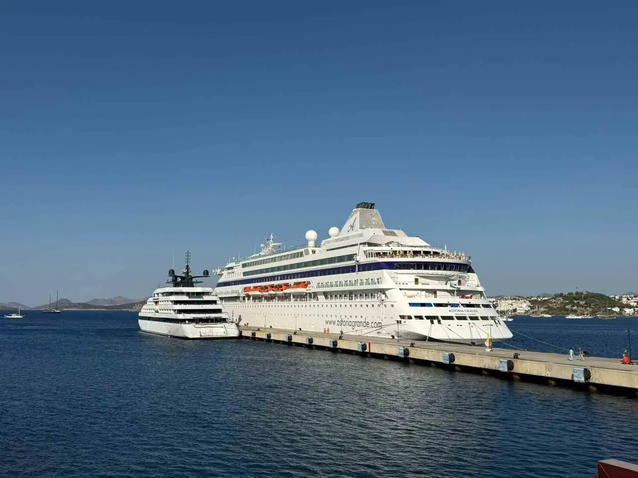 Bodrum limanlarında kruvaziyer hareketliliği: 800'ü aşkın turist şehre ayak bastı