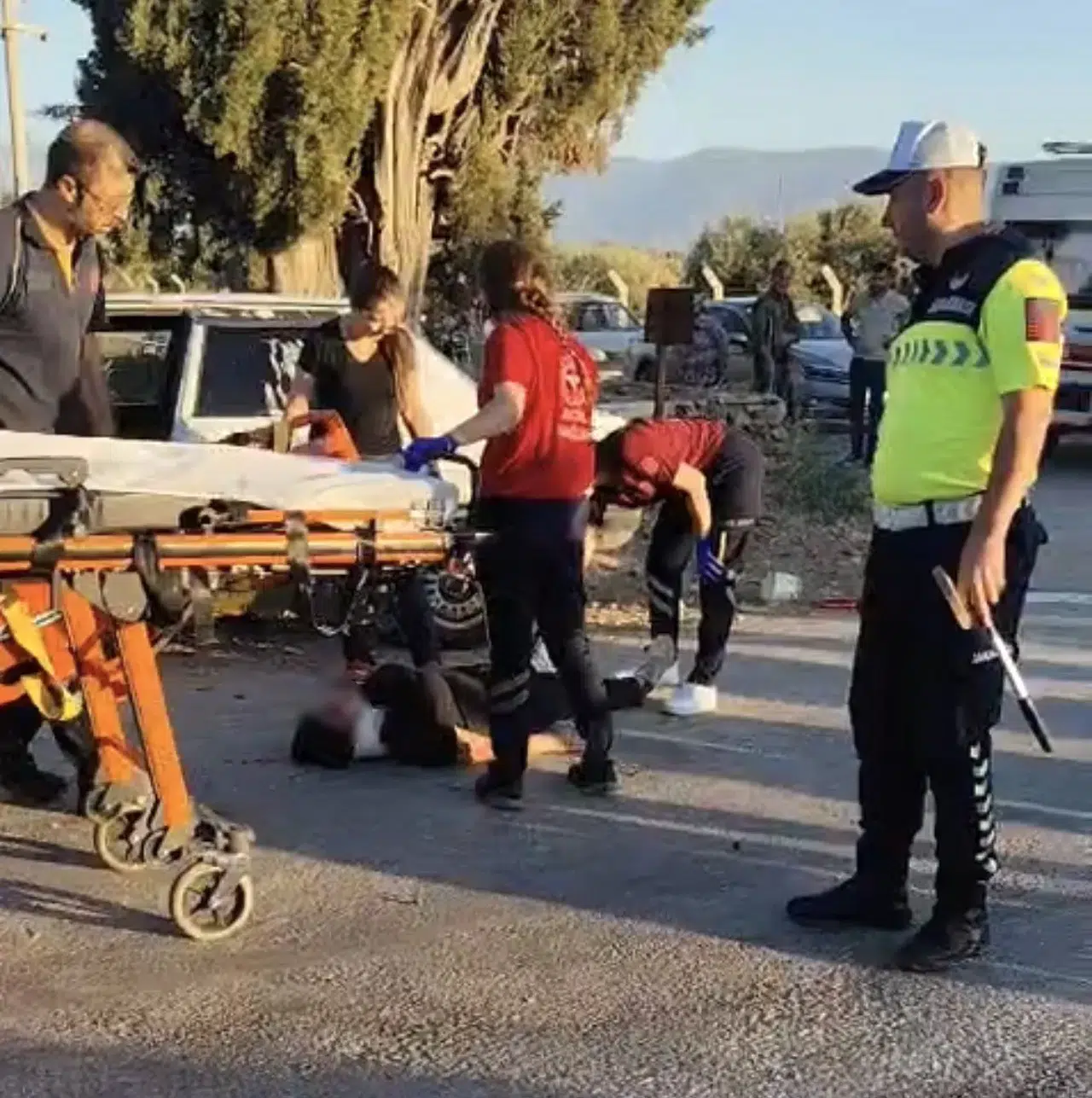 Bayındır’da akşam vakti trafik kazası: İki kişi yaralandı