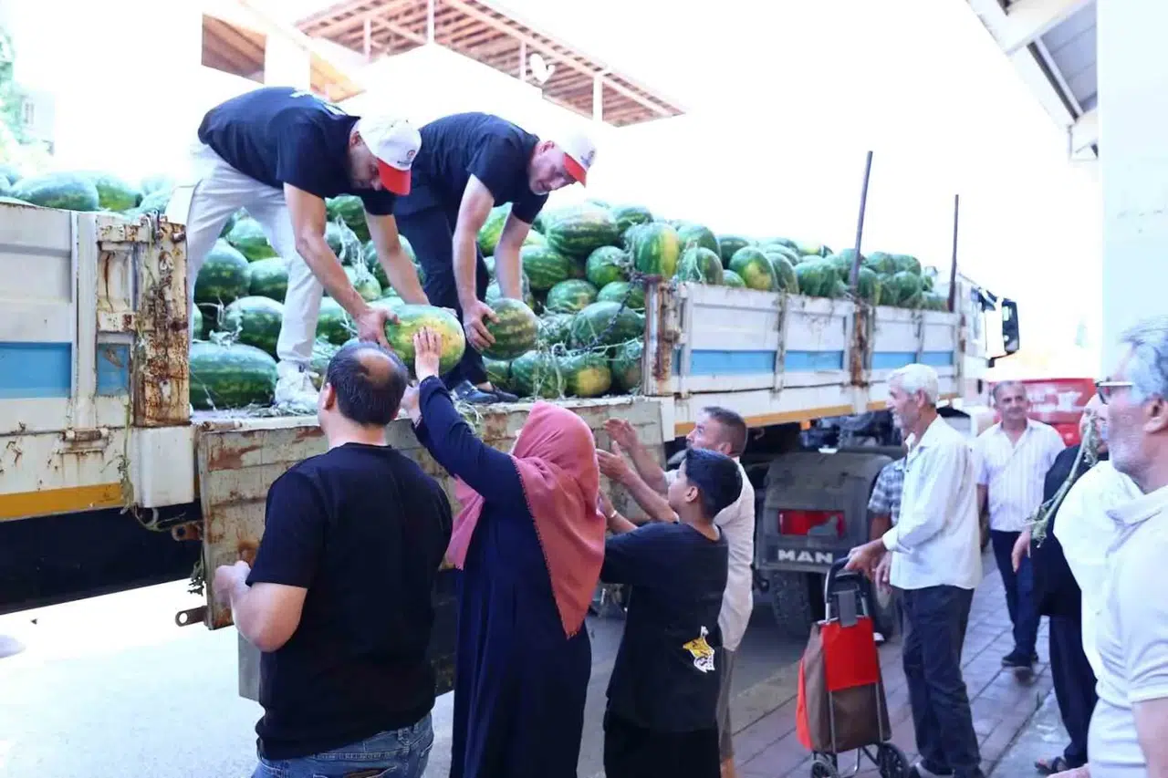 Denizli'de çifte kazanç: Hem çiftçinin ürünü değerlendi hem de sofralar şenlendi
