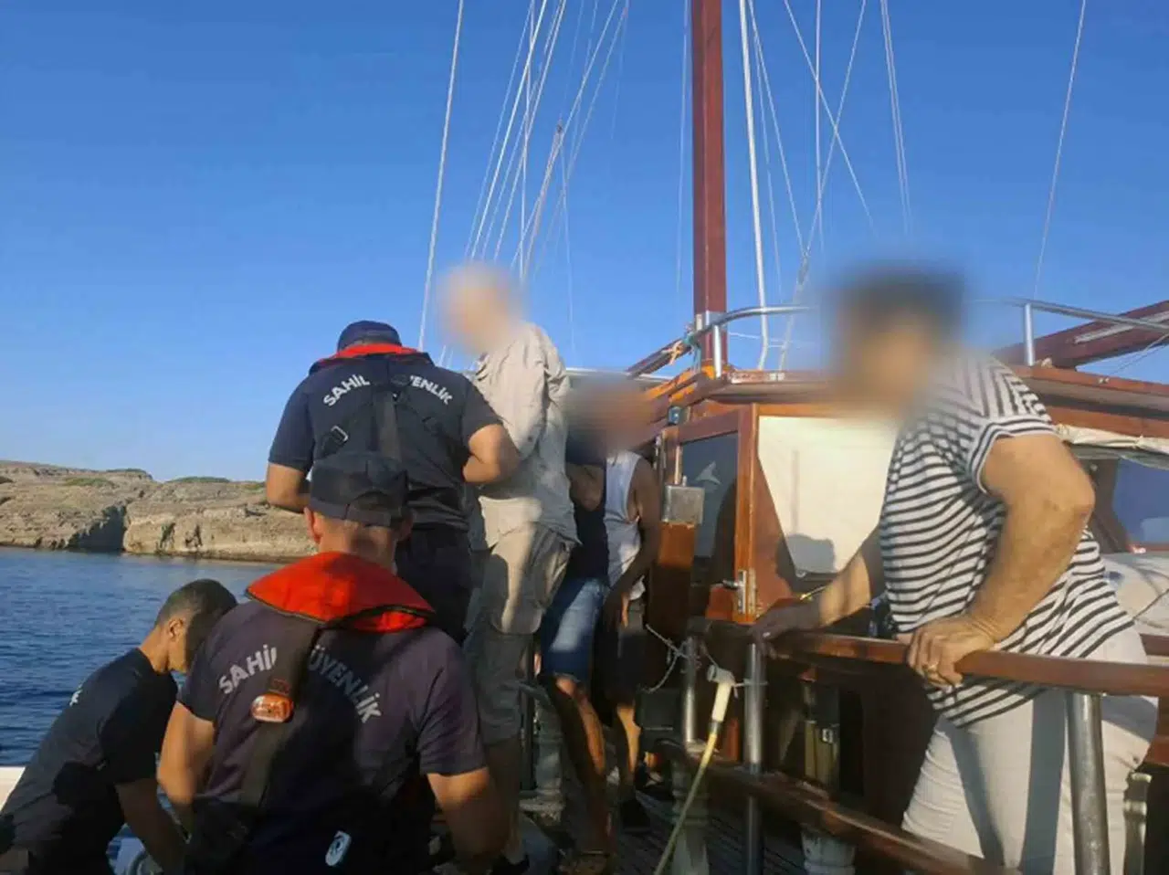 Mavi sularda acil durum: İki hasta için Sahil Güvenlik seferber oldu