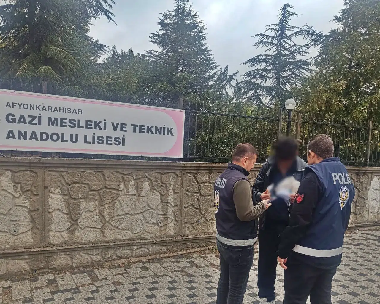 Afyonkarahisar'da okul çevrelerinde sıkı denetim: Güvenli eğitim için düğmeye basıldı