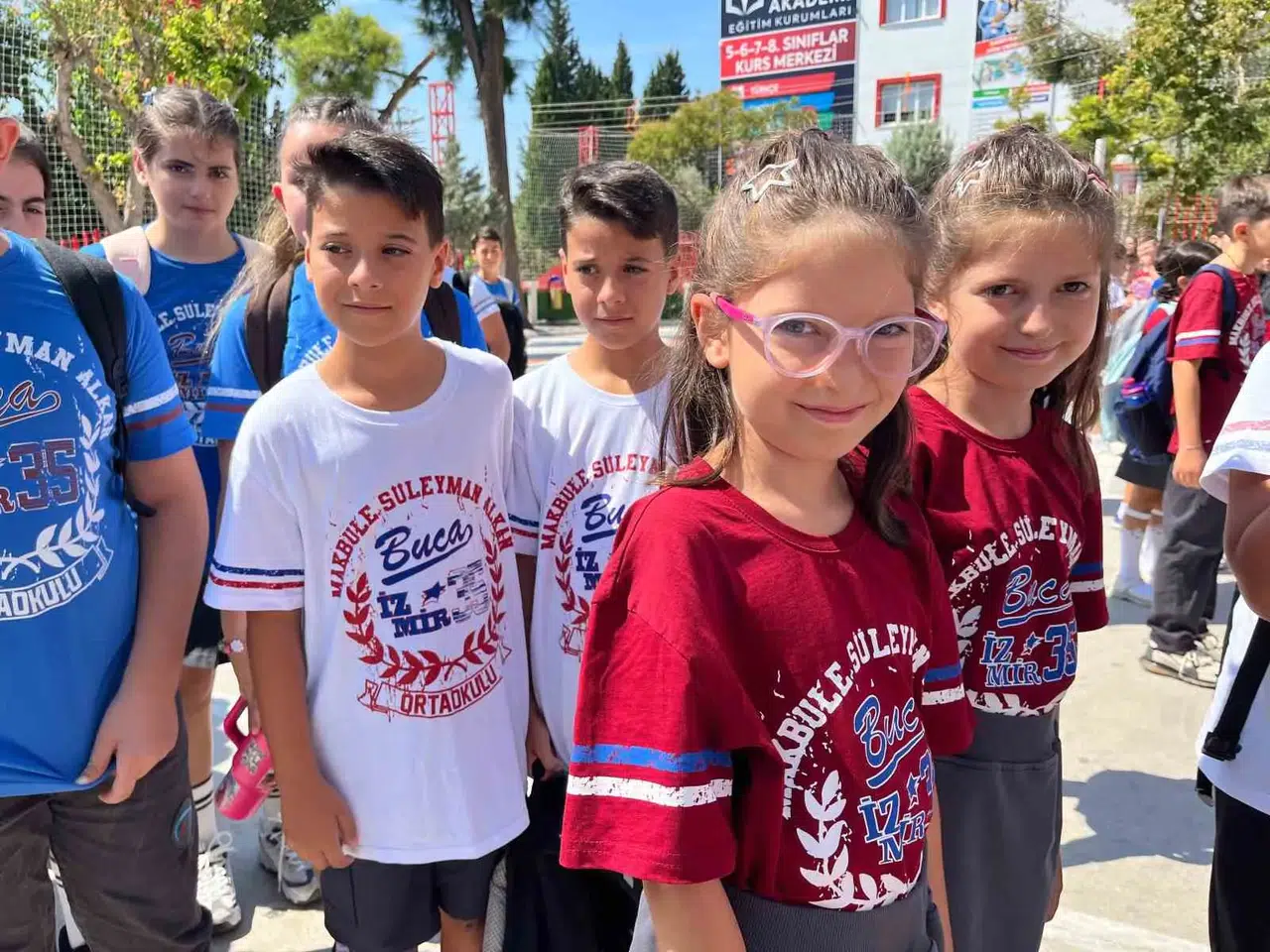İzmir’in İkizler Üssü: Bir okulda 54 öğrenci aynı anda aynı heyecanı paylaşıyor