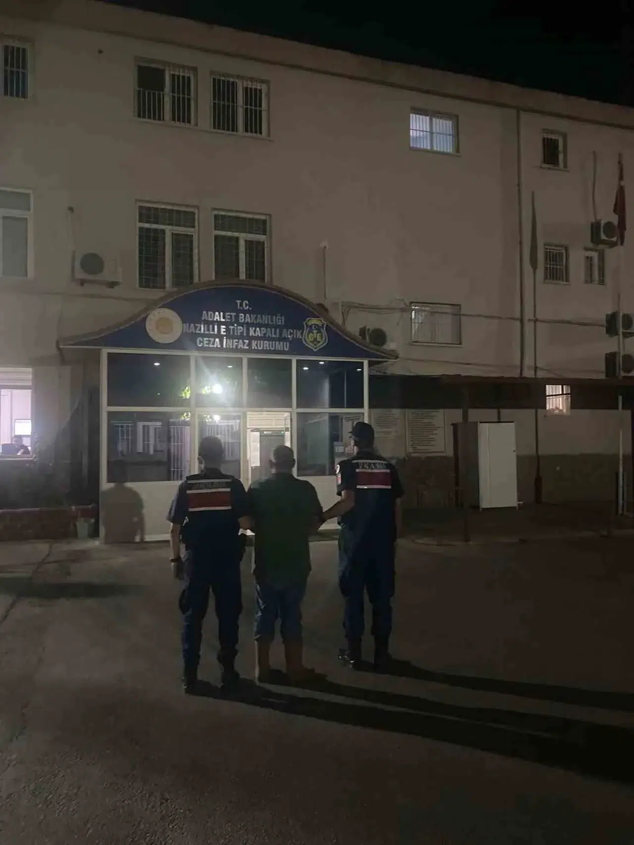 Ormanlık alanda gübreli baskın: Kenevir tarlasında yakayı ele verdi