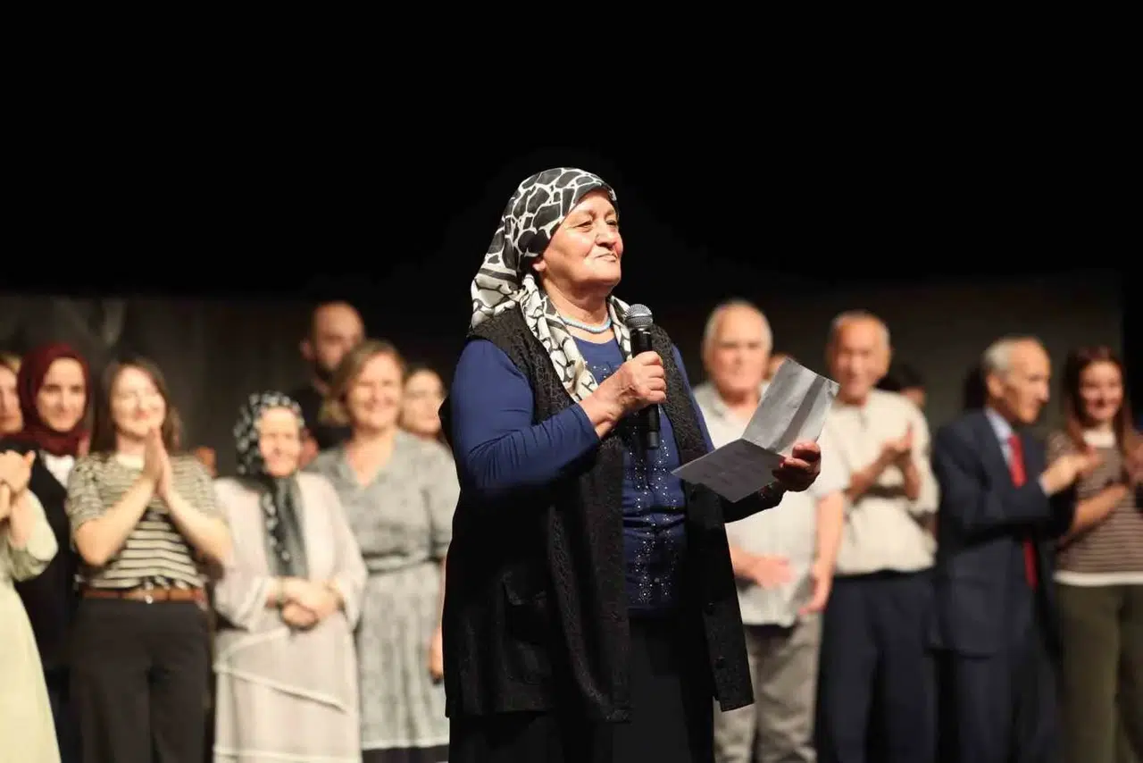 Merkezefendi’de nostalji rüzgarı: Büyükler sahneye çıktı, salon ayakta alkışladı