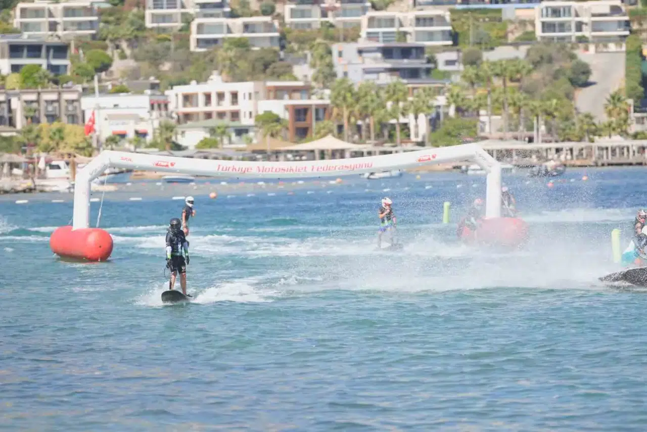 Gündoğan’da motor sesleri dalgalara karıştı: Adrenalin tutkunları Bodrum’da buluştu