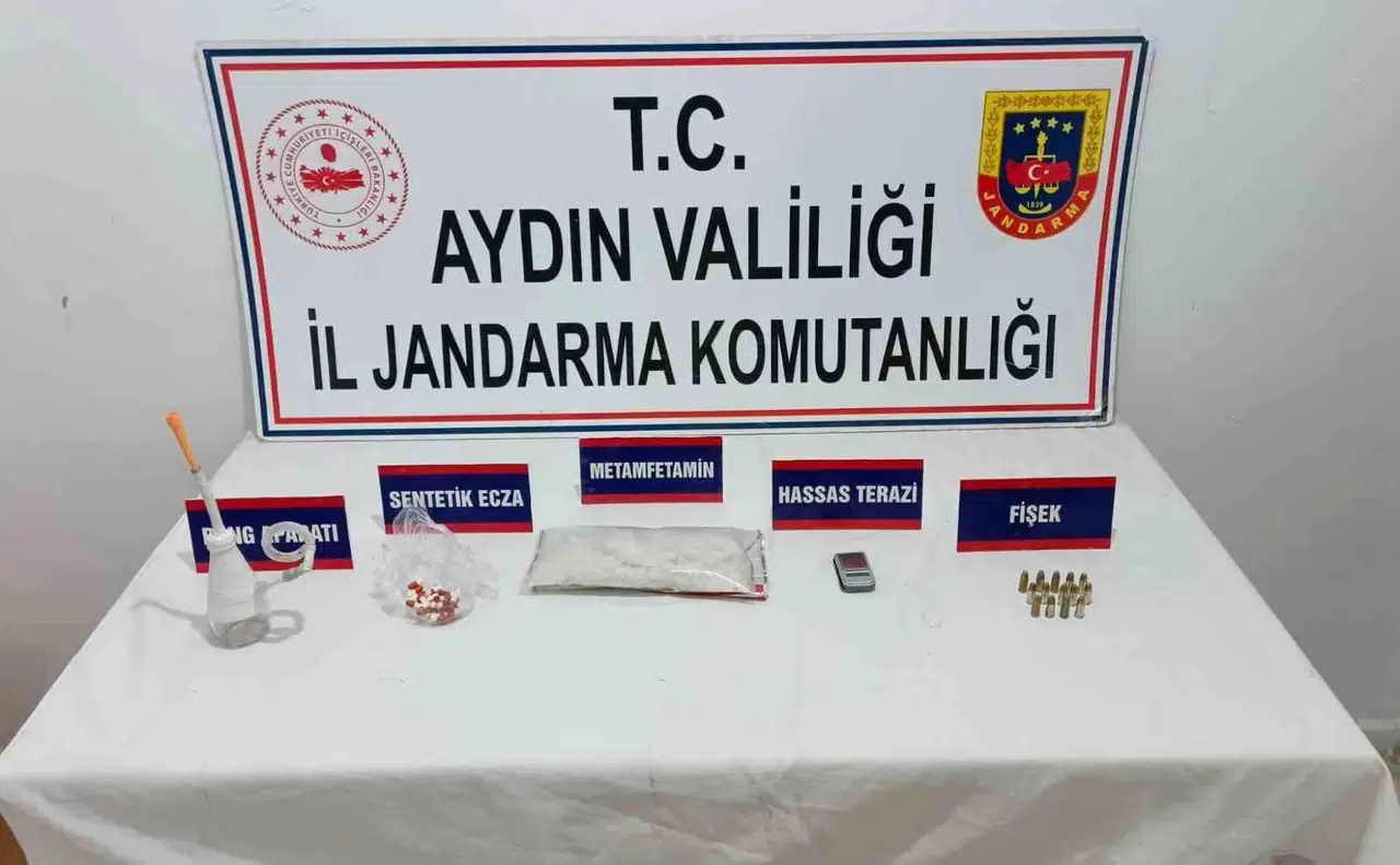 Kuşadası'nda şafak operasyonu: Zehir tacirlerinin evinden cephanelik çıktı