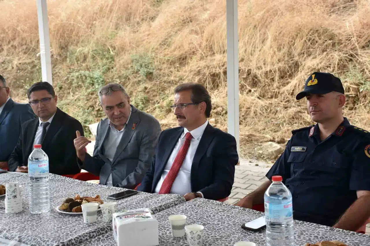 Salihli’de saha mesaisi: Kaymakam Güldoğan mahallelerin nabzını tuttu