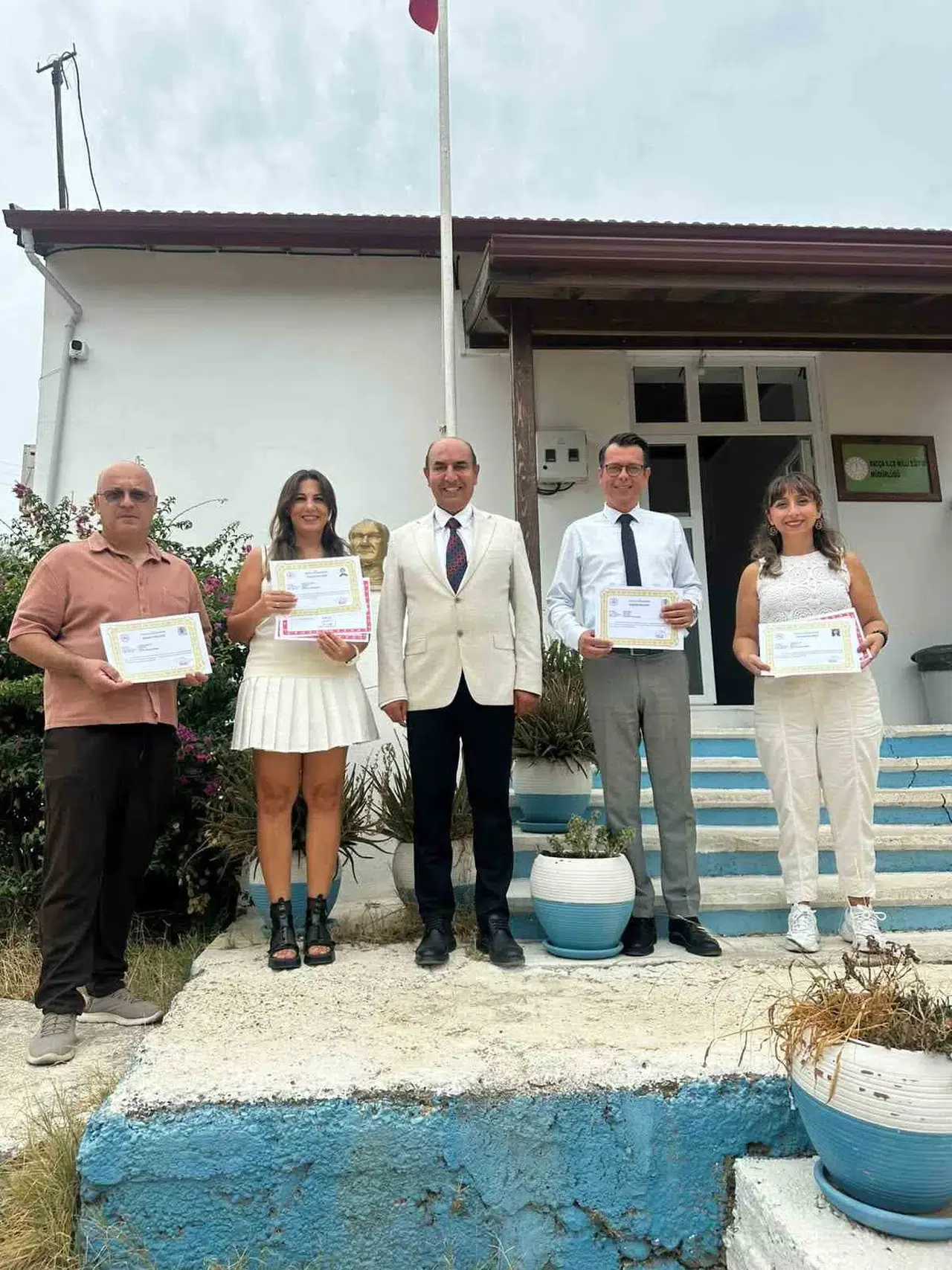 Datça eğitim camiasında vefa günü: Başarılı isimler ödüllendirildi