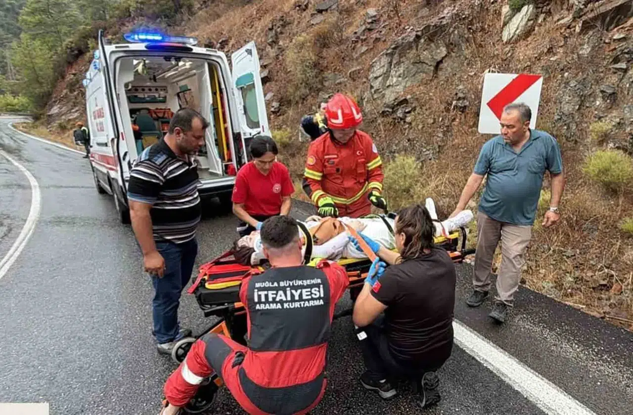 Göcek Tünel Üstü’nde korku dolu anlar: Hurdaya dönen araçtan sağ çıkarıldı