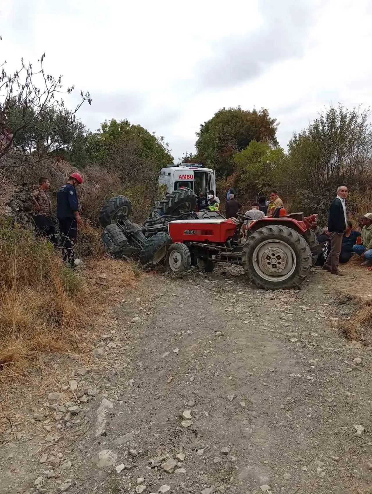 Manisa'da tarla yolunda can pazarı: Traktör kazası acı bitti