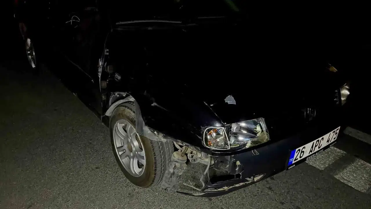 Bolvadin'de acı dolu kaza: Otomobilin aynasında kalan detay yürek burktu