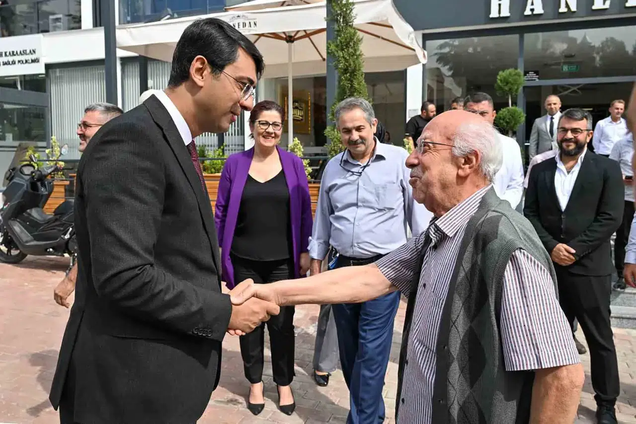 Uşak’ta mahallelerin nabzı kahvaltı masasında tutuldu: Vali Kartal muhtarları dinledi