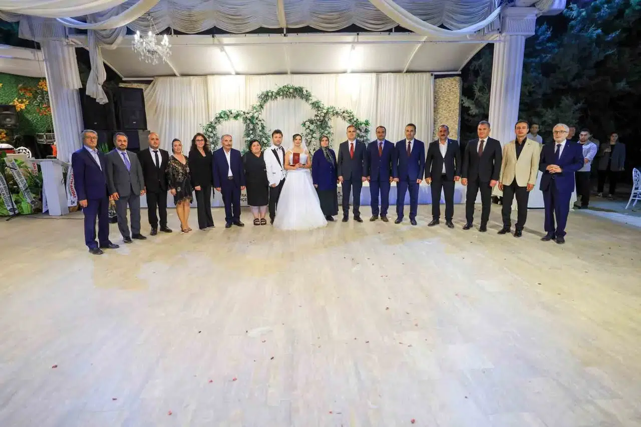 Şehit emanetine vefa: Vali Akbıyık genç çiftin mutluluğuna ortak oldu