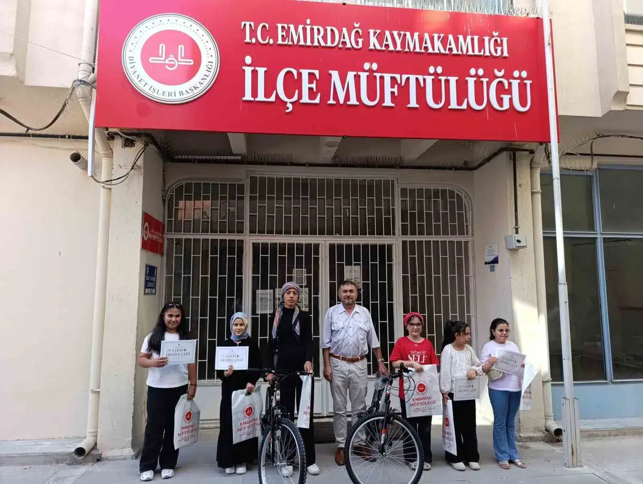 Emirdağ'da Yaz Kur'an Kursları Heyecanı: Bilgi Yarışmasında Dereceye Giren Öğrencilere Ödül Yağmuru