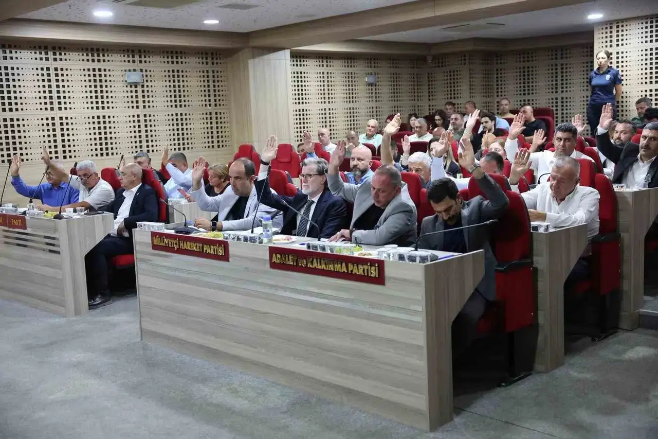 Menemen'de vefa rüzgarı: Eski başkanın ismi ölümsüzleşiyor