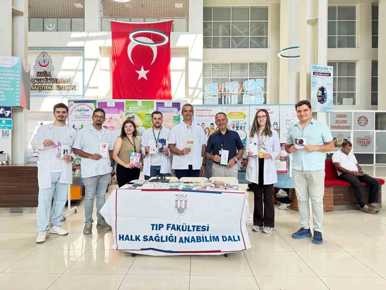 Muğla’da sağlık için seferberlik: Uzmanlar hastane kapısında buluştu