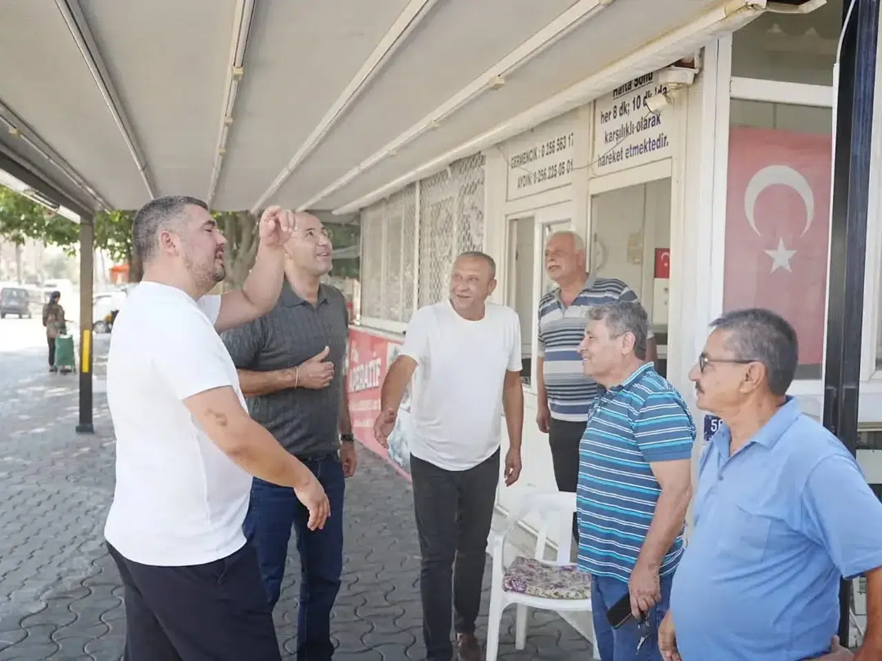 Germencik’te saha mesaisi: Başkan Zencirci durakları denetledi, pazarda halkla buluştu