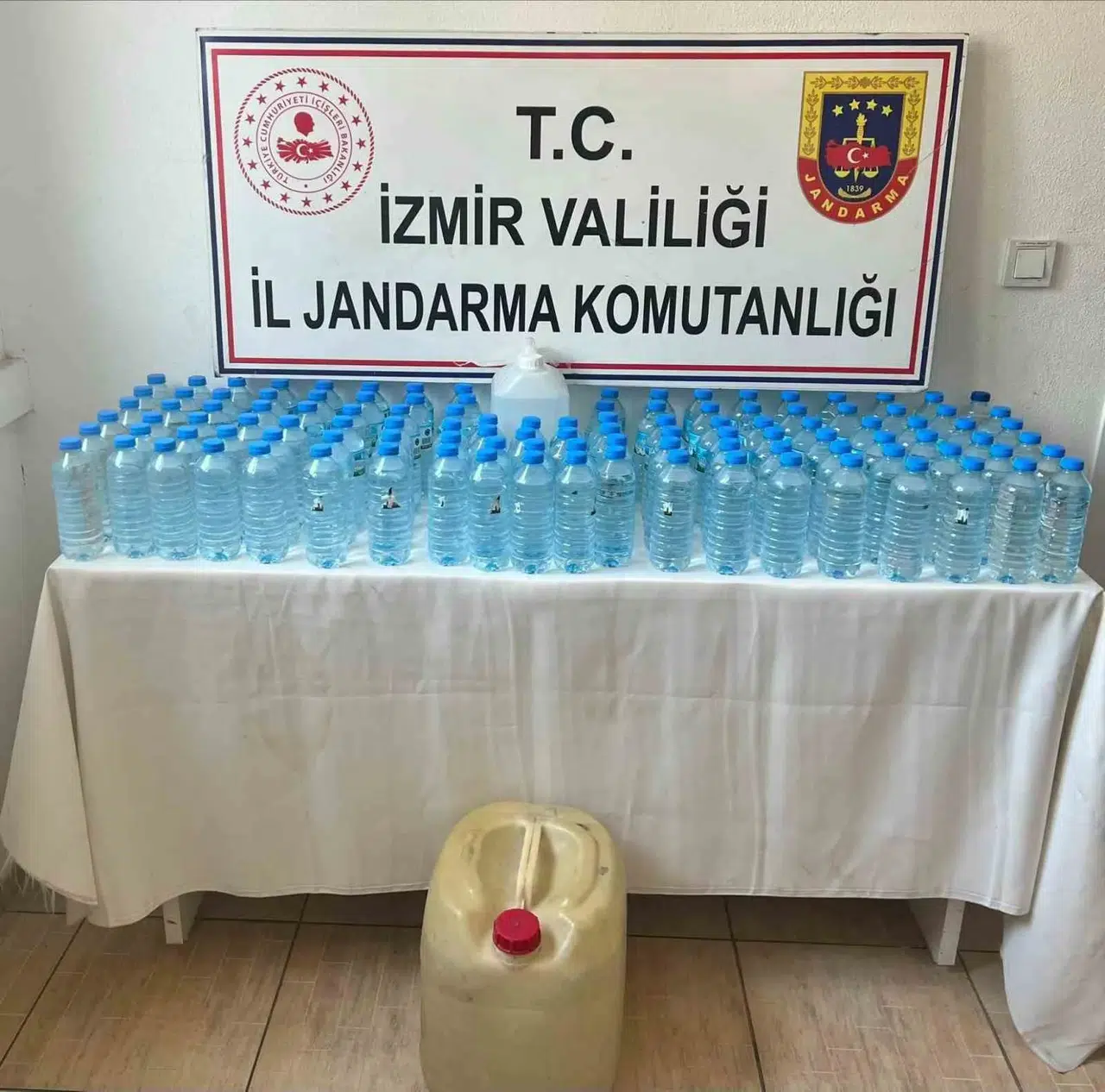 İzmir'de jandarma huzur operasyonu: Binlerce GBT sorgusu ve kaçak alkol baskını