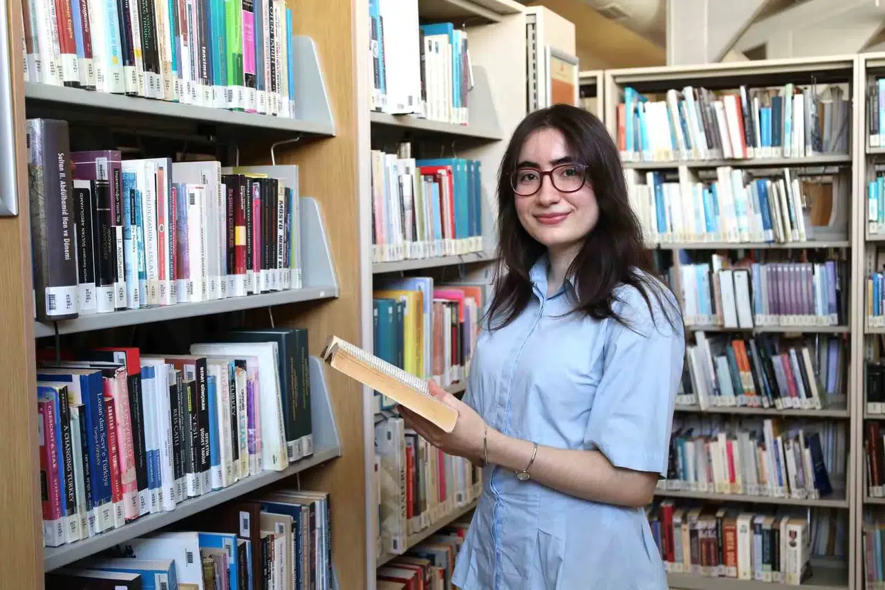 İzmirli genç yetenekten küresel başarı: Şiiri teknolojiyle buluşturdu, Avrupa’nın zirvesine yerleşti