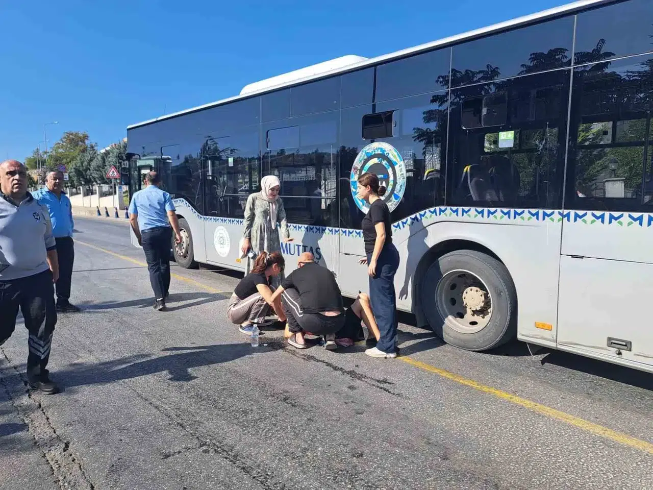 Menteşe'de trafik kazası: Hastane yolunda motosiklet yayaya çarptı