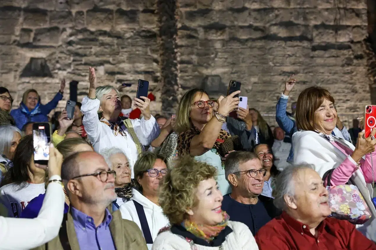 Bodrum'un Paşası'na 30. yıl vefası: Sanat Güneşi şarkılarla yad edildi
