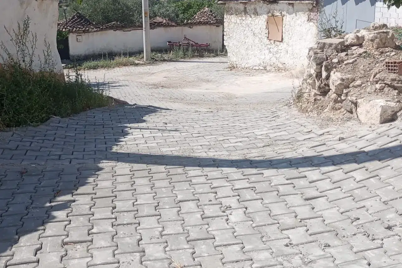 Şehzadeler'de üstyapı seferberliği: Hedeflenen 20 bin metrekarenin sonuna gelindi