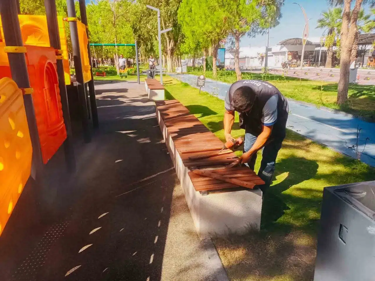 Didim'de parklar yenileniyor: Başkan Gençay'dan güvenli yaşam alanı vurgusu