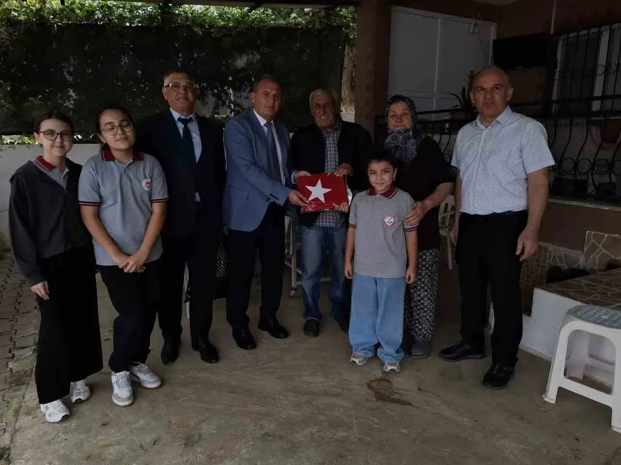 Eğitim camiasından anlamlı ziyaret: Şehit ailesine vefa eli