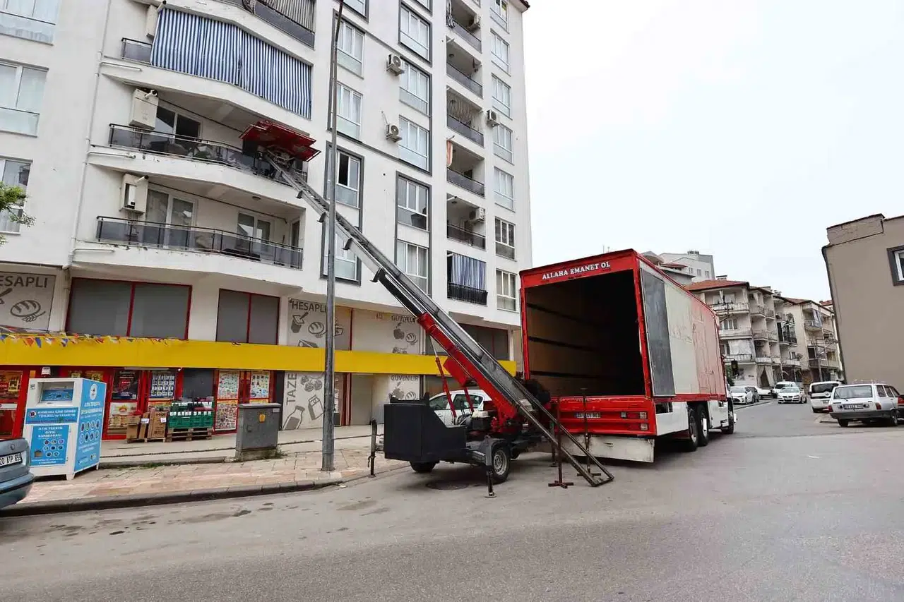 Denizli'de taşınma telaşı yaşayan ailelere belediyeden can suyu