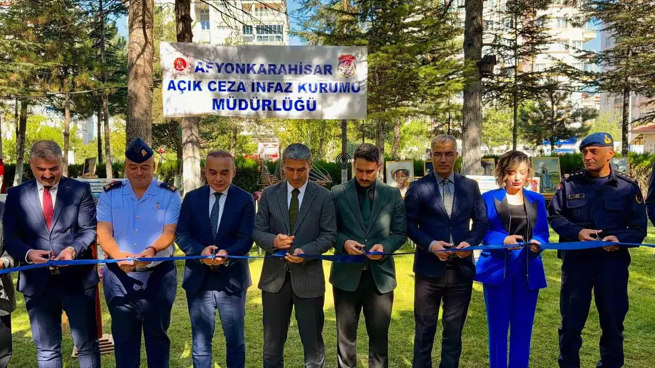 Parmaklıklar ardında sanat rüzgarı: Geri dönüşümle hayata tutunuyorlar