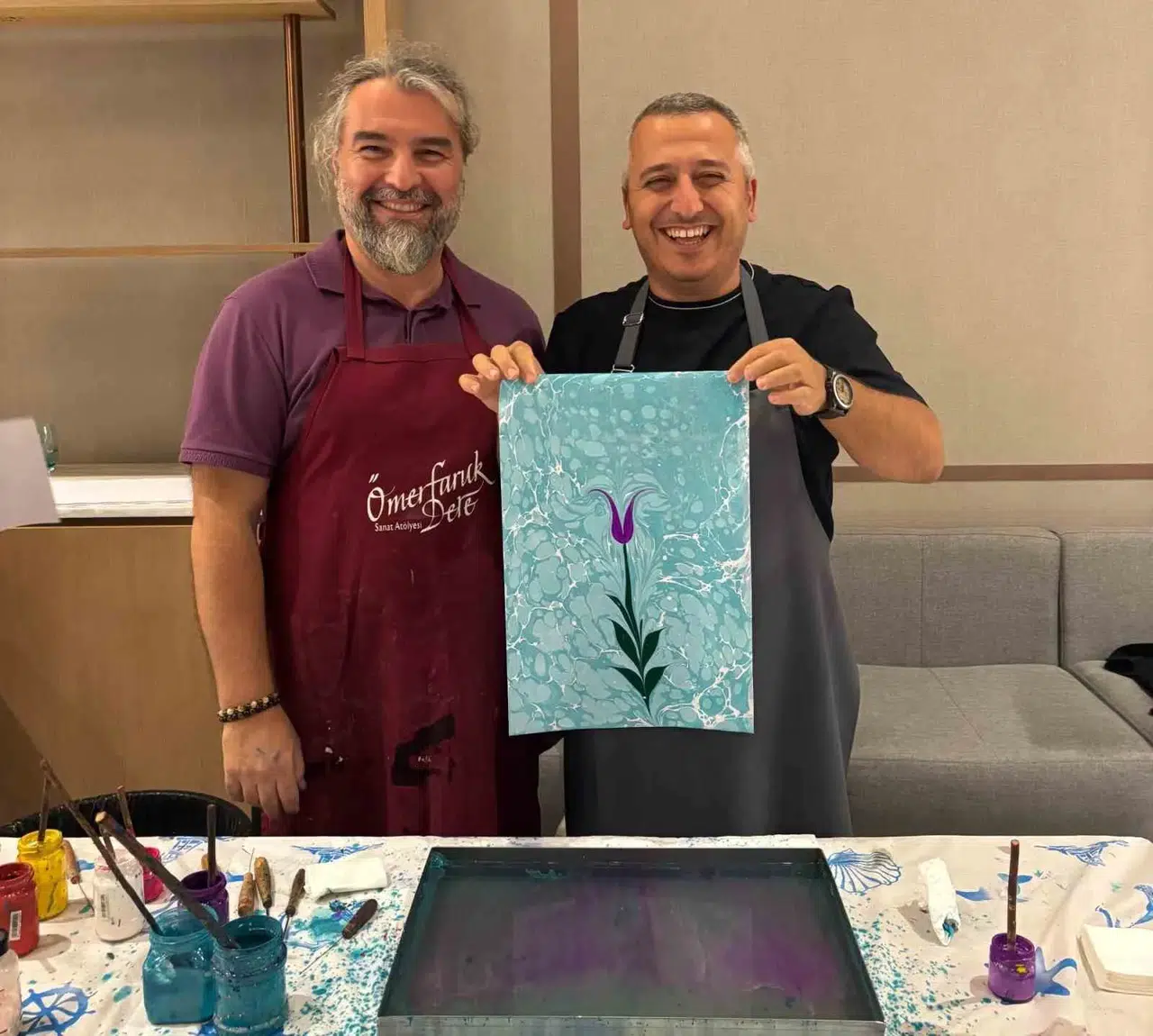 Marmaris’in maviliğinde geleneksel sanat rüzgarı: Ebrû Dere’si sanatseverlerle buluştu