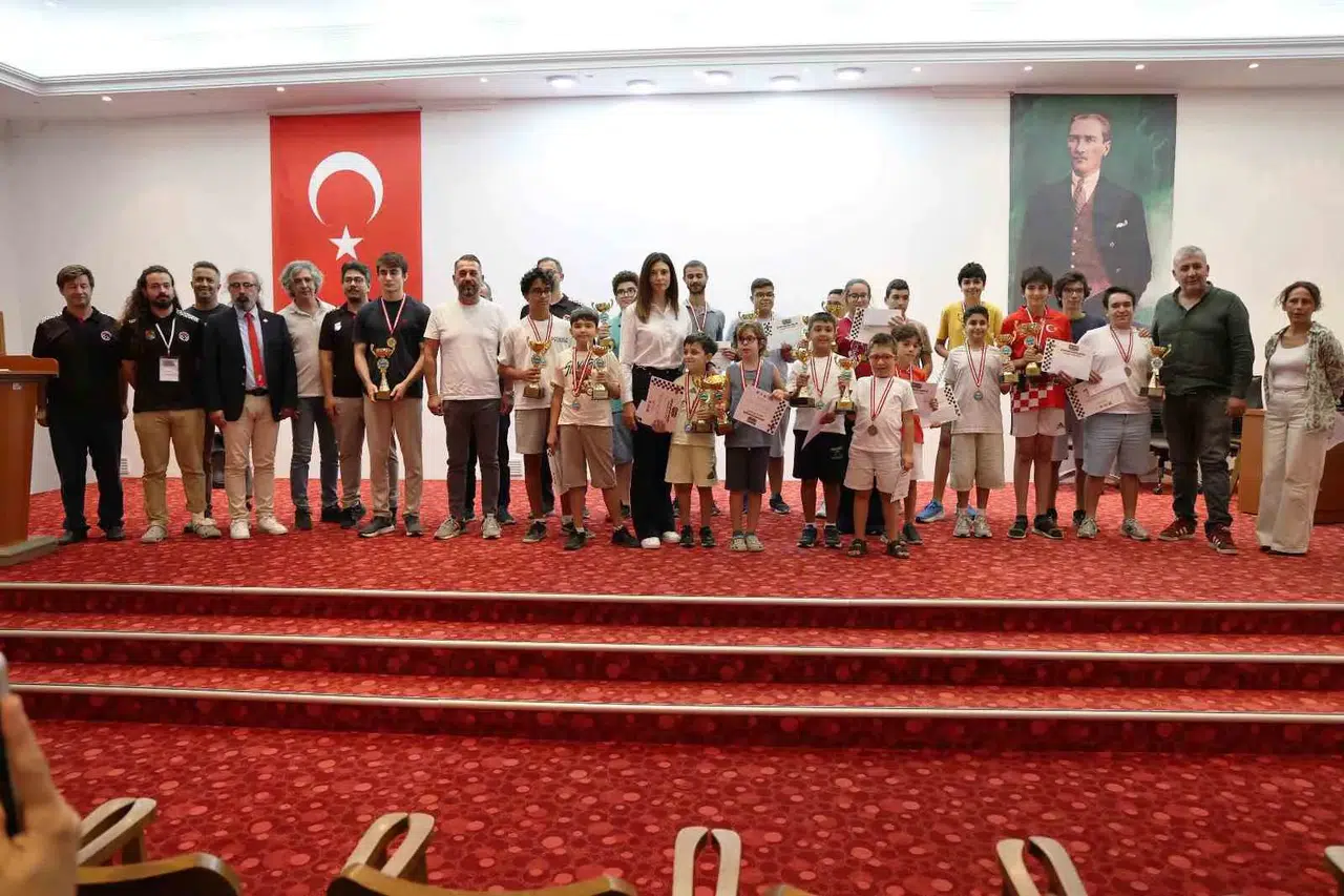 Söke’de satranç rüzgarı: 172 zihin hamlelerini şampiyonluk için yaptı